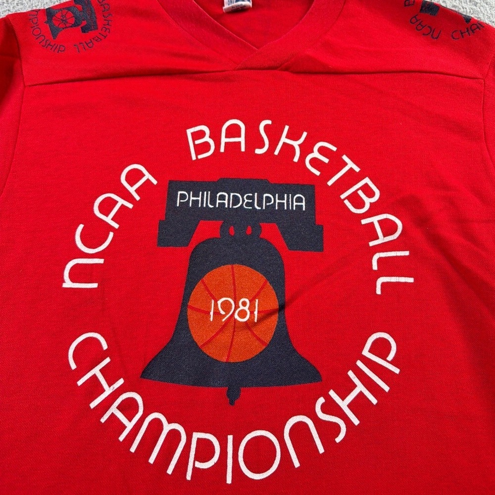 Vintage Artex 1981 NCAA Basketball Championship Philadelphia Red Shirt Small